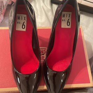 Ladies, black patent leather pumps